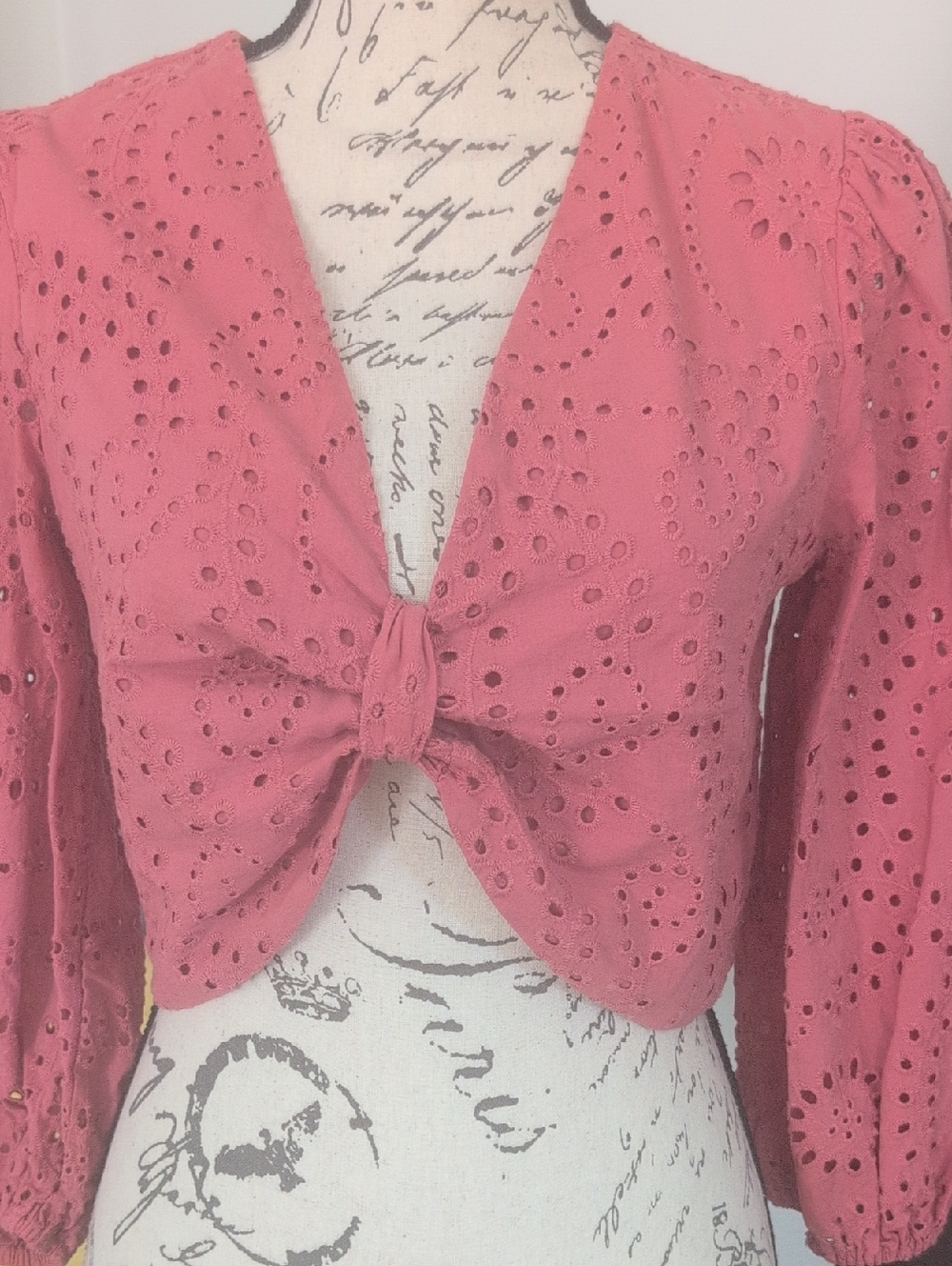 Express Coral Eyelet Tie-Front Blouse🪷.